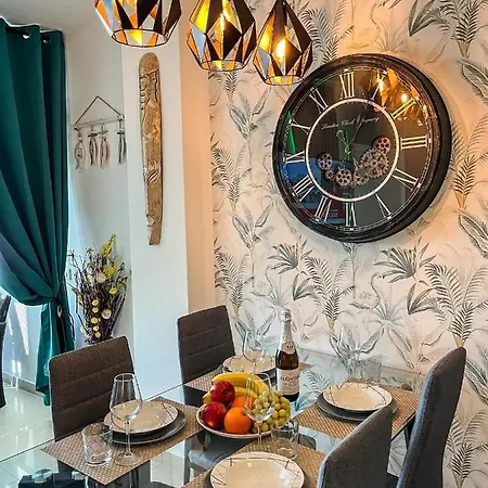 Luxory Dreamy Sunset, Seafront, Direct Access To The Promenade,wifi,pool,free Parking *