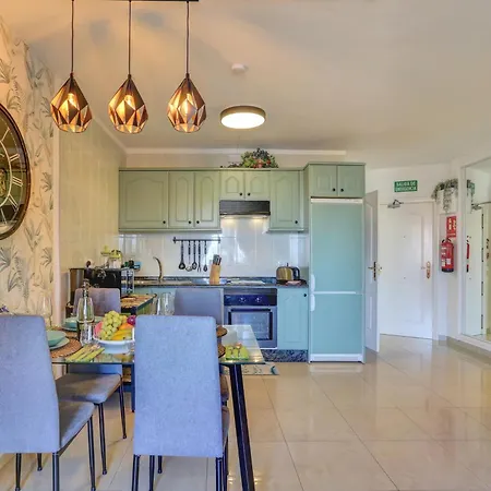 Apartment Luxory Dreamy Sunset, Seafront, Direct Access To The Promenade,wifi,pool,free Parking *